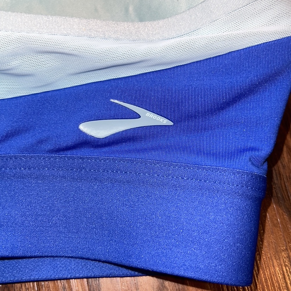NWOT Brooks Dare Racerback - Picture 9 of 15